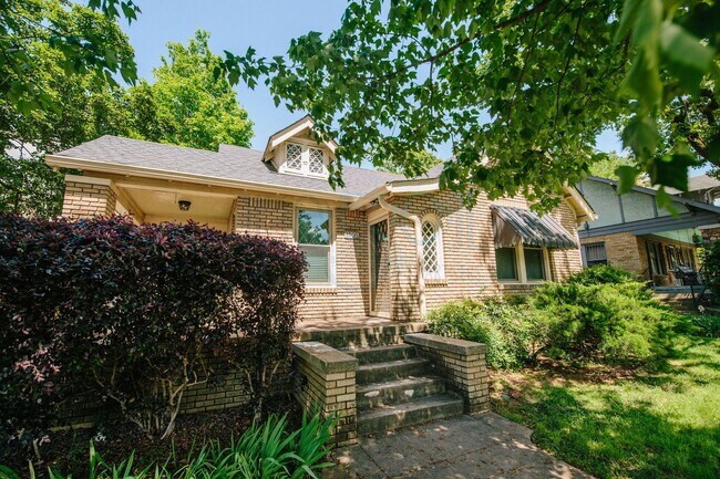 property at 1508 Kavanaugh Blvd