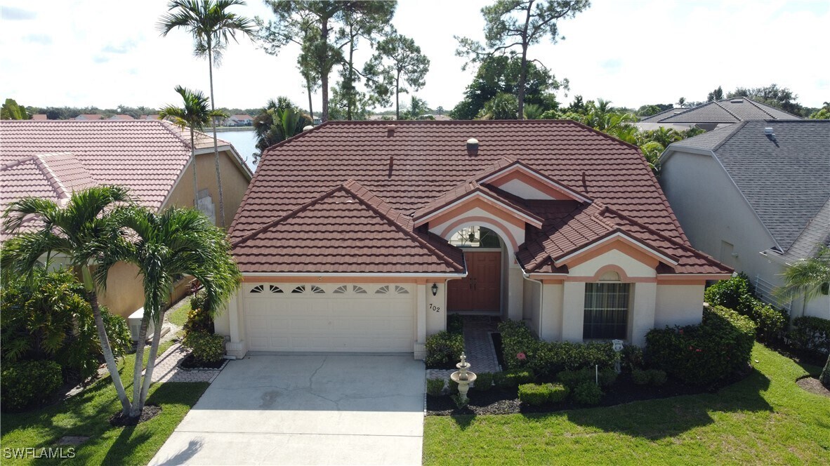 702 Lambton Ln in Naples, FL - Building Photo
