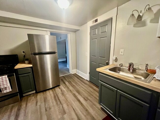 121 Sumner Ave, Unit Apartment 3 in Pittsburgh, PA - Building Photo - Building Photo