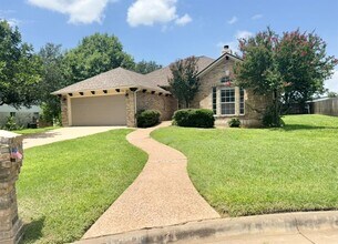 1306 Meadow Cove in Elgin, TX - Building Photo - Building Photo
