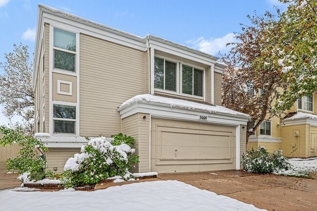 2669 S Deframe Cir in Lakewood, CO - Building Photo - Building Photo