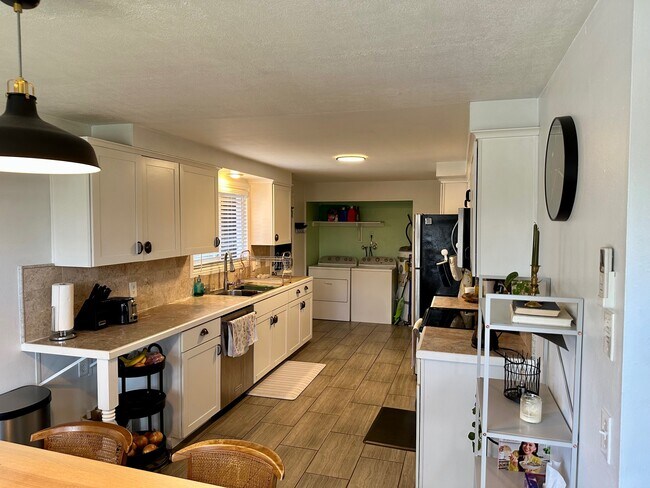 2112 E McAndrews Rd in Medford, OR - Building Photo - Building Photo