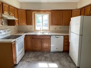 2396 Barker St in Clinton, IA - Building Photo - Building Photo