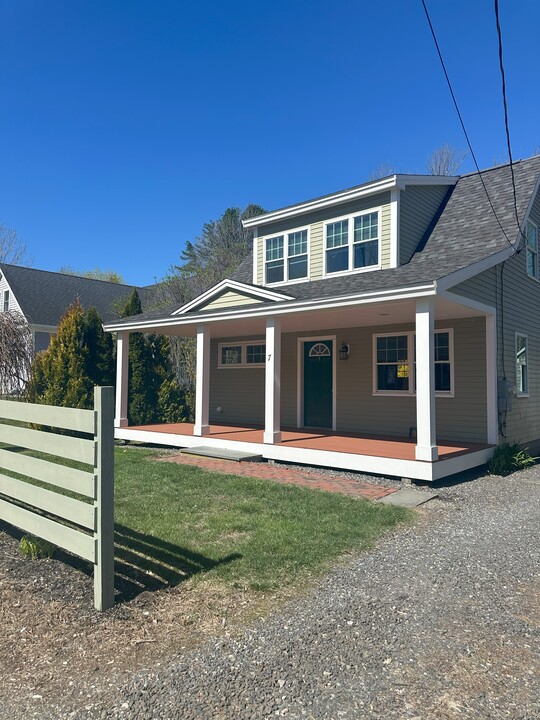 7 Youngs Ln in York, ME - Building Photo