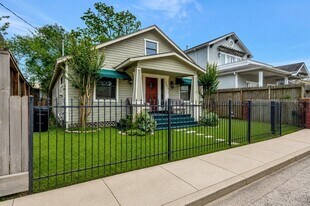 4628 Kermit St in Houston, TX - Building Photo