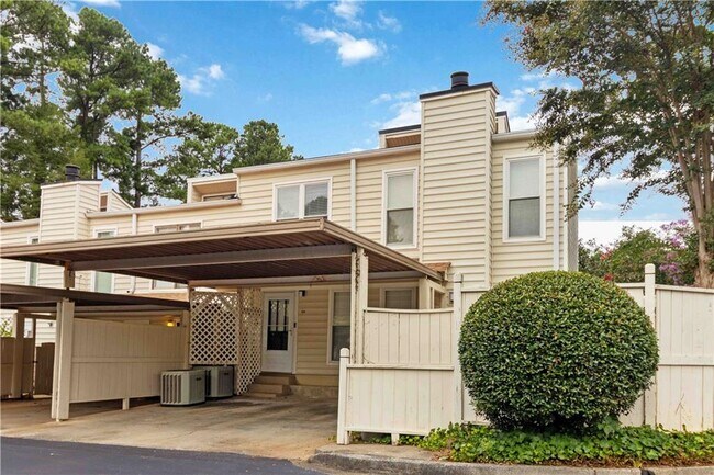 694 Serramonte Dr in Marietta, GA - Building Photo - Building Photo
