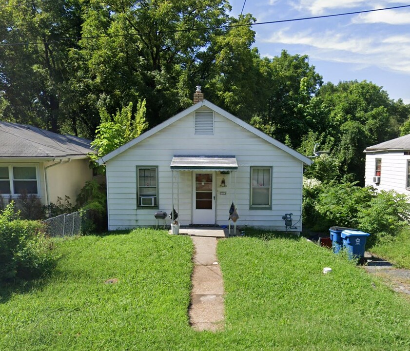 7068 Idlewild Ave in Jennings, MO - Building Photo