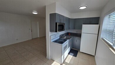 16951 NE 18th Ave in North Miami Beach, FL - Building Photo - Building Photo