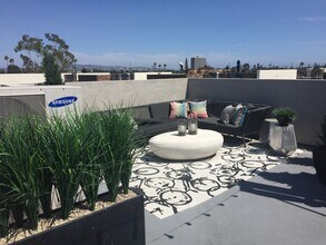 826 Brickyard Ln in Costa Mesa, CA - Building Photo - Building Photo