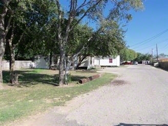 2300 Garner Field Rd in Uvalde, TX - Foto de edificio - Building Photo