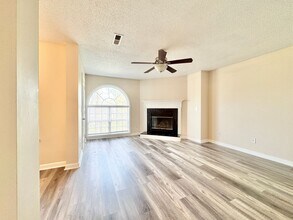 6704-G W Friendly Ave in Greensboro, NC - Building Photo - Building Photo