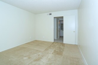 Aspen Meadows in Las Vegas, NV - Building Photo - Interior Photo