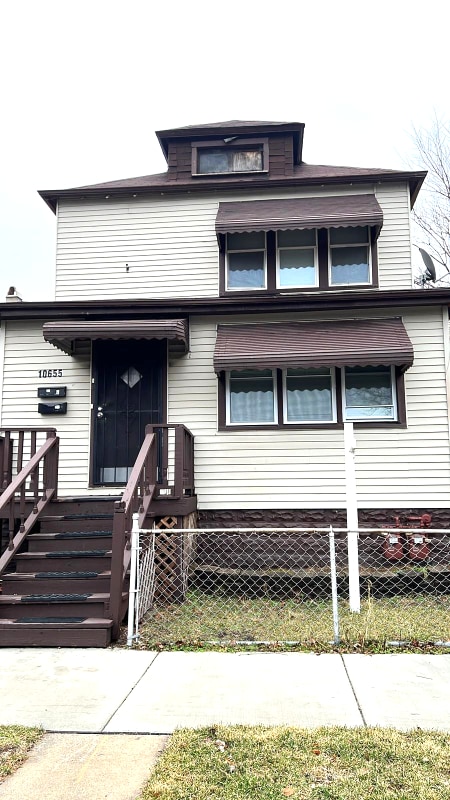 property at 10655 S Hoxie Ave
