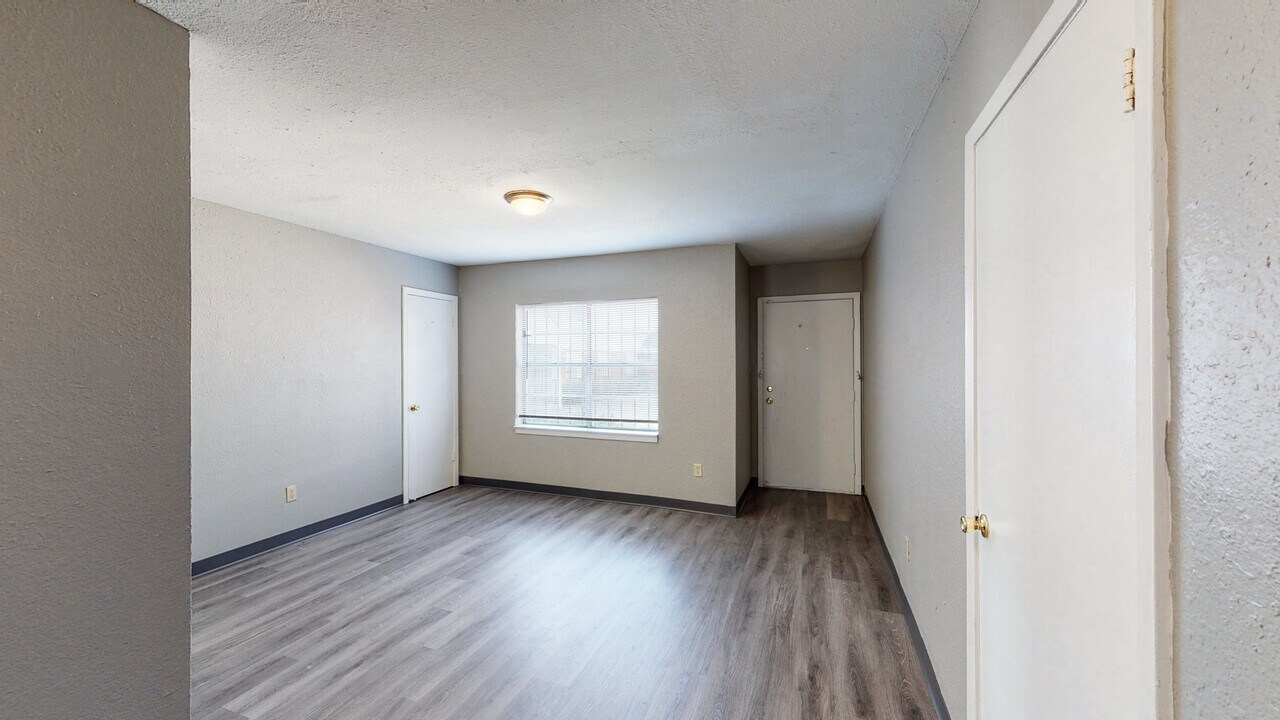 Longview Heights in Memphis, TN - Building Photo