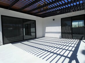 1347 N Stanley Ave in Los Angeles, CA - Building Photo - Building Photo