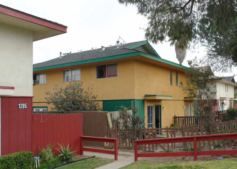 1275 W Ninth St in Corona, CA - Building Photo