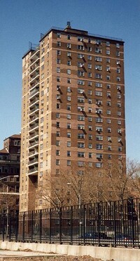 Gouverneur Gardens in New York, NY - Foto de edificio - Building Photo