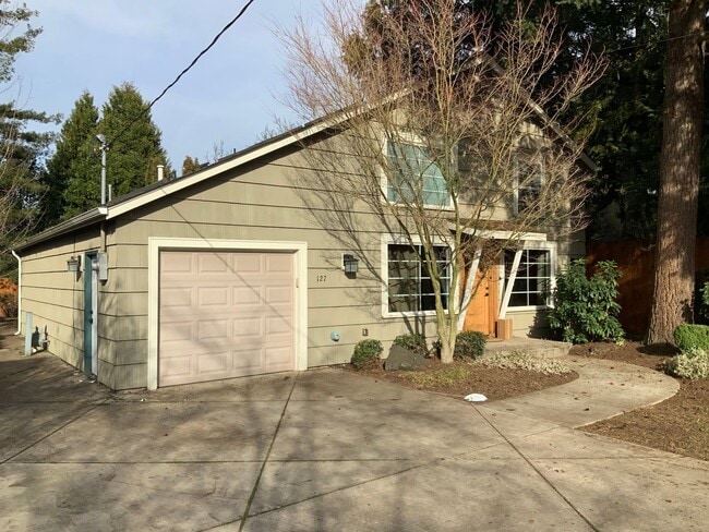 127 Knoop Ln in Eugene, OR - Building Photo - Building Photo