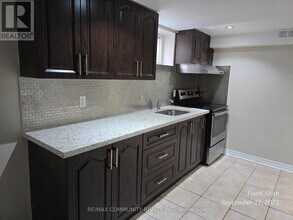 122 Kitchener Rd in Toronto, ON - Building Photo - Building Photo