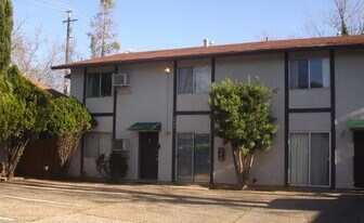 1905 Locust St in Chico, CA - Building Photo
