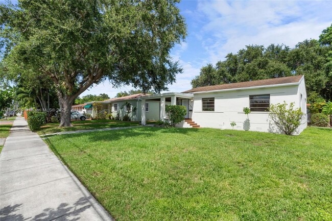 301 SW 51st Ave in Coral Gables, FL - Foto de edificio - Building Photo
