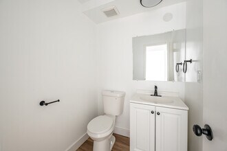 1425 Stoneridge Ontario in Ontario, CA - Building Photo - Building Photo