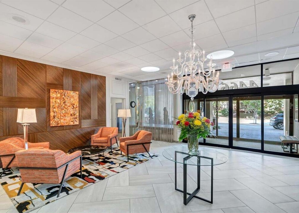 4466 W Pine Blvd in St. Louis, MO - Building Photo
