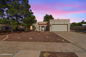 604 La Chapa Ave in El Paso, TX - Building Photo - Building Photo
