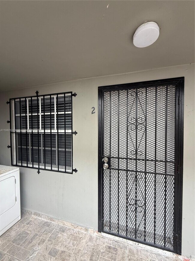 428 SW 2nd St in Miami, FL - Foto de edificio - Building Photo