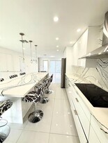 10730 NW 7th St in Miami, FL - Building Photo