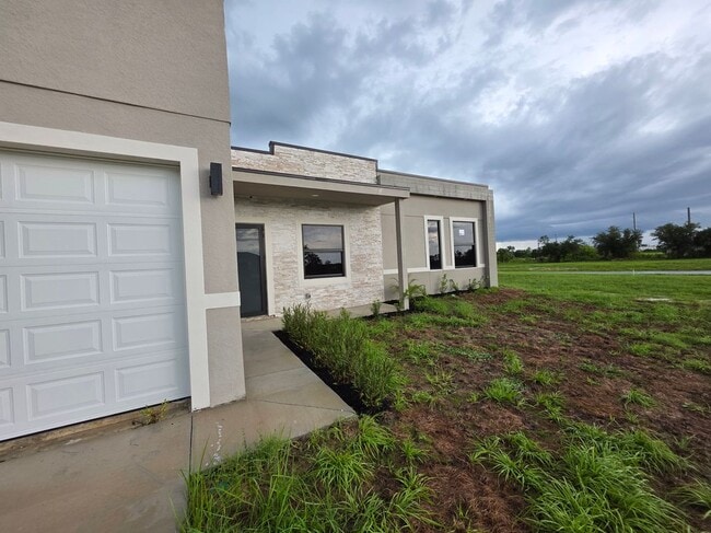 property at 1035 Kismet Pkwy W