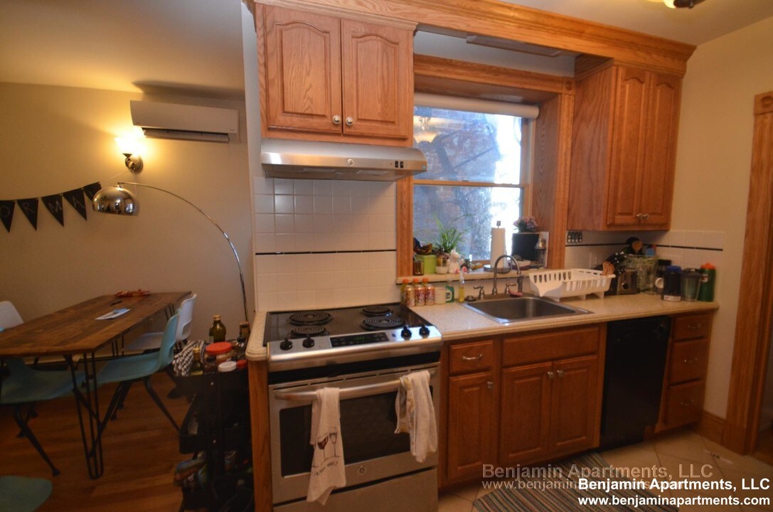 17 S Russell St in Boston, MA - Building Photo