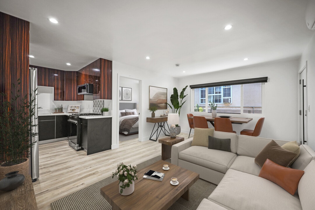 111 Normandie Ave in Los Angeles, CA - Building Photo