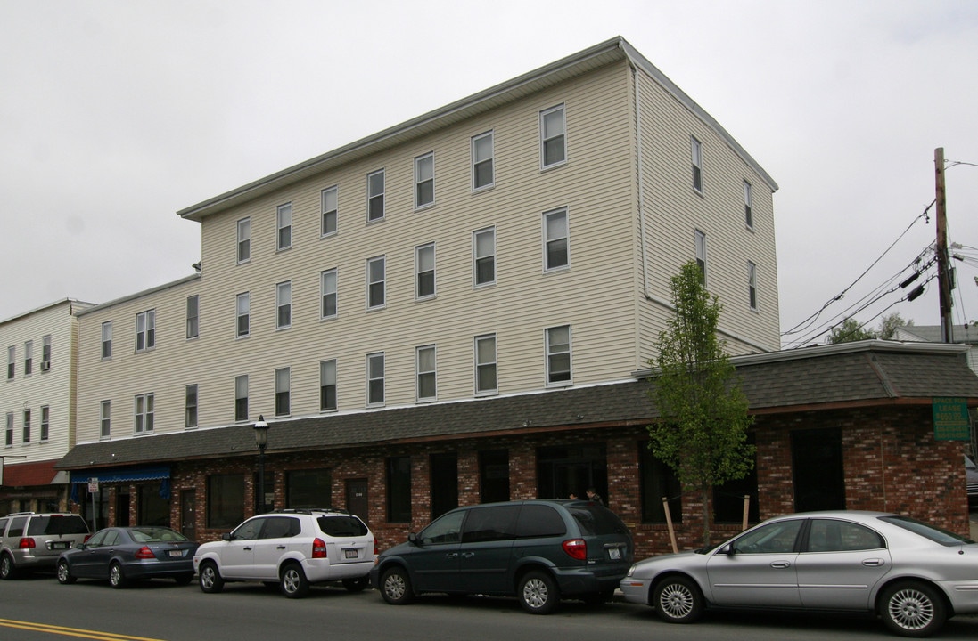 1498-1508 Pleasant St in Fall River, MA - Building Photo