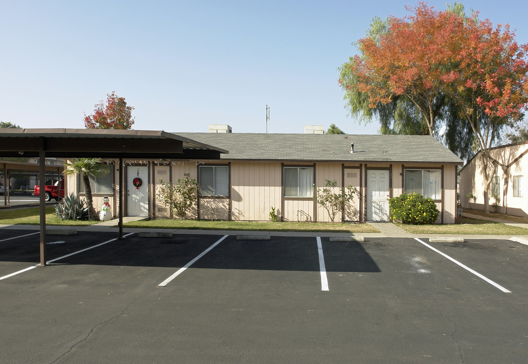 Sierra Gardens Apartments in Fresno, CA - Building Photo