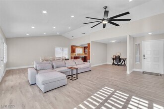 2312 Fairbourne Way in Henderson, NV - Building Photo - Building Photo