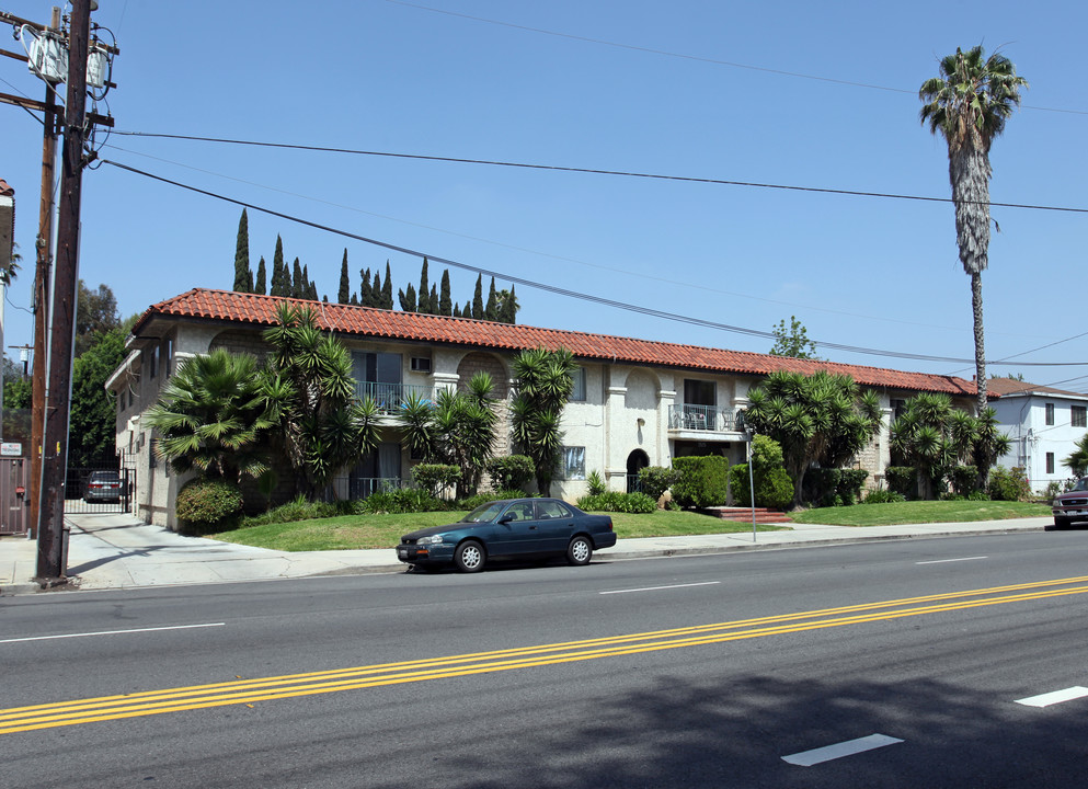 7525 Haskell Ave in Van Nuys, CA - Building Photo