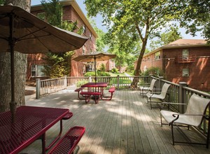 Oak Manor Apartments in Ridgewood, NJ - Foto de edificio - Building Photo