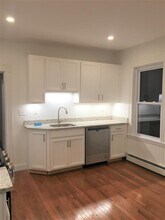 11 Harold St, Unit #2 in Somerville, MA - Building Photo - Building Photo
