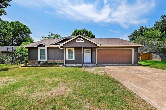 1300 Timbercrest Dr in Benbrook, TX - Building Photo - Building Photo