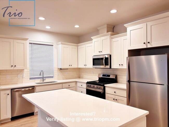 2442 Brackenfern Blvd in Eugene, OR - Building Photo - Building Photo