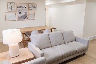 6805 S Nye Dr, Unit Apartment in Cottonwood Heights, UT - Building Photo - Building Photo