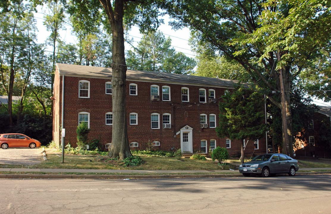 Westover in Arlington, VA - Building Photo