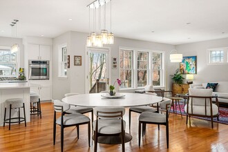 21 Glenland Rd in Newton, MA - Foto de edificio - Building Photo