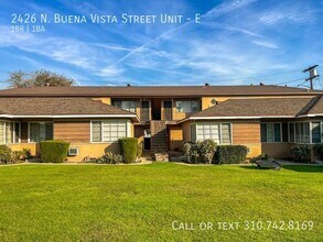 2426 N Buena Vista St in Burbank, CA - Building Photo - Building Photo