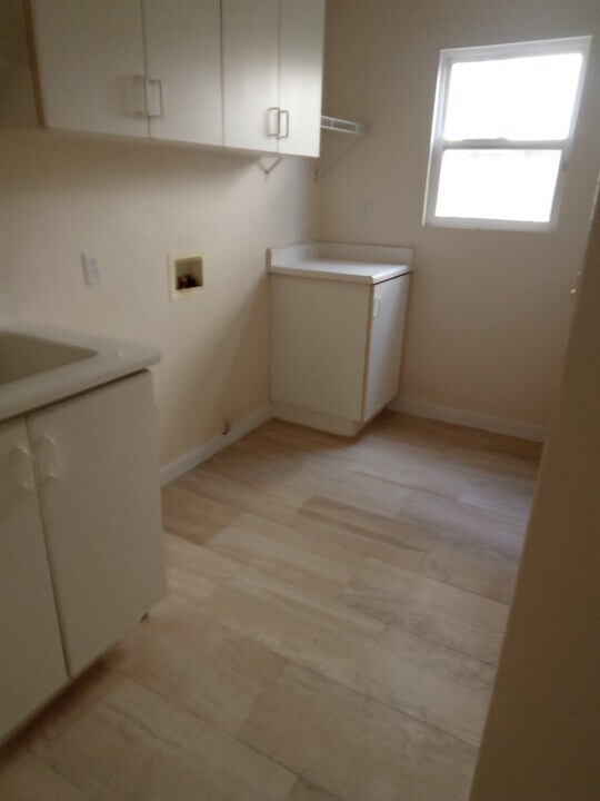 6061 Caddington Row in San Diego, CA - Building Photo