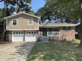 10801 Excalibur Dr in Little Rock, AR - Building Photo