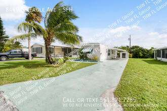 8449 SE Eagle Ave in Hobe Sound, FL - Building Photo - Building Photo