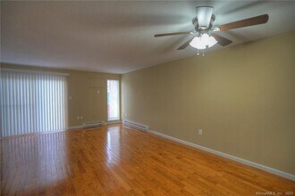 528 Shennecossett Rd in Groton, CT - Building Photo - Building Photo