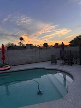 1716 W Mandalay Ln in Phoenix, AZ - Foto de edificio - Building Photo